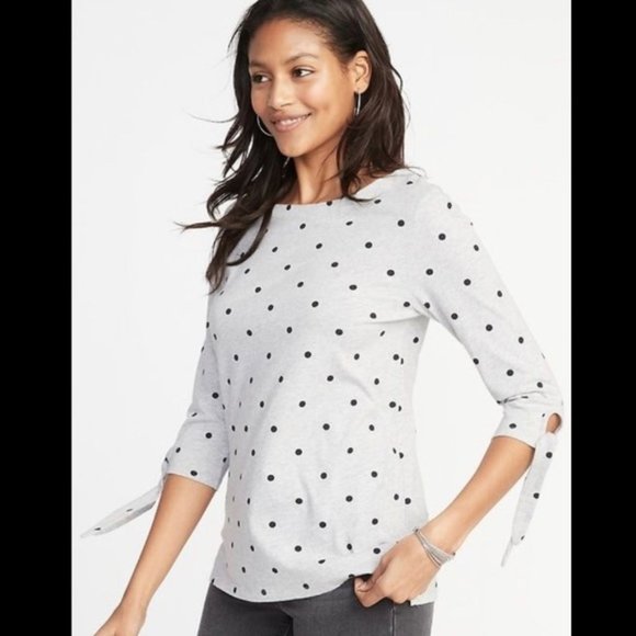 Old Navy Tops - NWT Old Navy Relaxed Boat Neck Gray Polka Dot Top